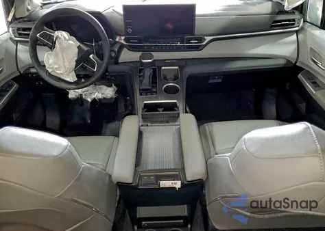 2025 Toyota Sienna Xle z USA, uszkodzony, nr VIN 5TDJSKFC9SS166142